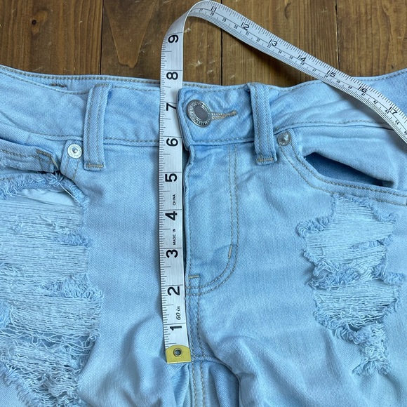 American Eagle Outfitters size 2 midi light wash destroyed shorts - Picture 7 of 8